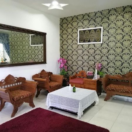 Hawwa Sara Muslim Homestay Malacca Εξωτερικό φωτογραφία